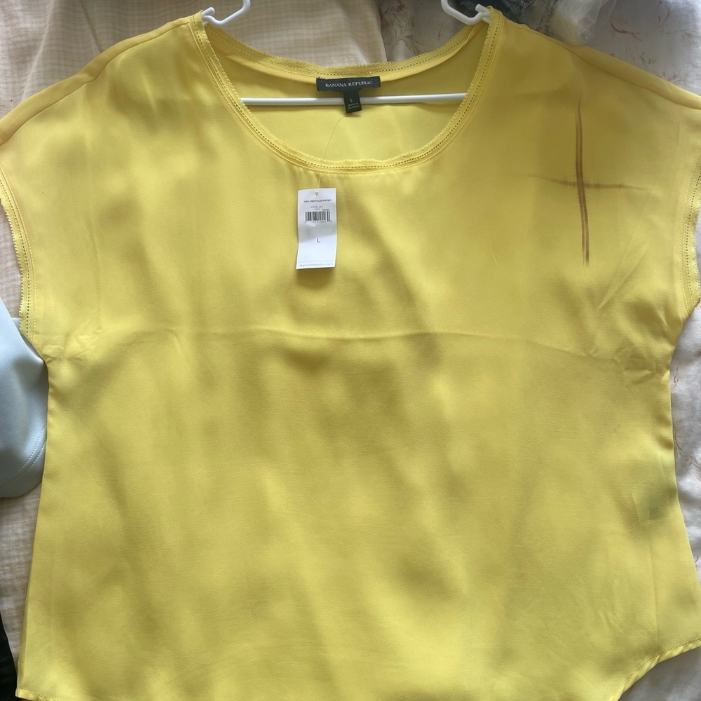 Banana Republic Blouse – New with Artistic Detail ✨ Size Large